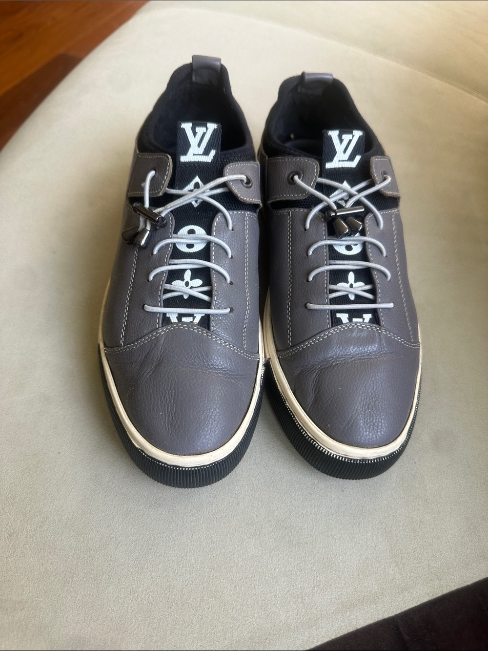 Men's Grey and Black Low-Top Sneakers